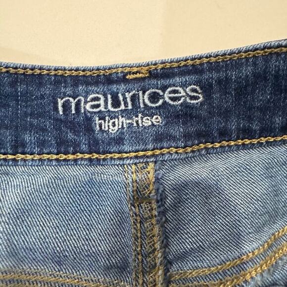 Maurice’s Denim Jean High Rise Shorts Womens 6 Dark Blue Wash Distressed Cut Off - Picture 3 of 5
